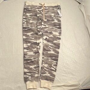 SIX FIFTY Silvie Jogger in White Camo M